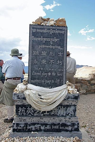 102 Monument commenmorating unyielding soldiers who committed suicide instead of yielding to the British army.jpg